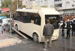 Güngören'de tramvayın minibüse çarptığı kaza kamerada