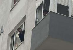 Kadıköy'de 8 katlı binada yangın; mahsur kalanlar var