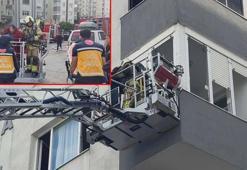 Kadıköy'de 8 katlı binada yangın; mahsur kalan 14 kişi kurtarıldı