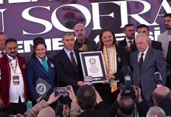 247 metrelik Anadolu Sofrası dünyanın en büyüğü olarak Guinness Rekorlar Kitabı’na girdi