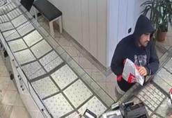 Bayrampaşa'da şemsiyeye tabanca süsü verdi, kuyumcu soydu; bilezikler imitasyon çıktı