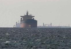 UKMTO: Hürmüz Boğazı'nda bir tanker kaynağı bilinmeyen mühimmatla vuruldu