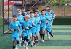 Dezavantajlı çocuklar futbol sayesinde kötü alışkanlıklardan uzaklaşıyor