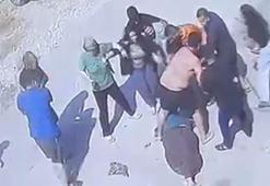 İki aile arasındaki keserli ve bıçaklı kavga kamerada