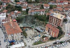 Tokat'ta yol çöktü, 2 katlı ev tahliye edildi
