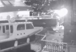 Üsküdar'da yolcu vapuru yalıya çarptı