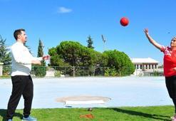 Dünya şampiyonasına, 20 yıl sonra spora döndürdüğü eşiyle hazırlanıyor