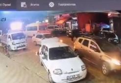 Otomobilin markete girdiği kaza kamerada