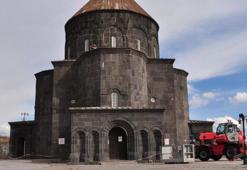 Kars’ta tarihi Kümbet Camisi’nde restorasyon çalışması başladı