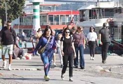 İstanbullular güneşli havanın keyfini çıkardı; kimi yüzdü kimi yürüyüş yaptı