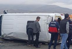 Öğrenci servisi devrildi; 12 yaralı