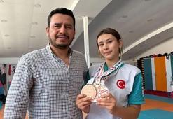 Babasının çocukluk hayalini gerçekleştirmek için başladığı kick boksta dünya 3’üncüsü oldu