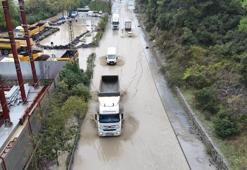 Eyüpsultan’da yağışın ardından göle dönen yol havadan görüntülendi