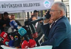 Bakan Göktaş, Kayseri’deki programına hava muhalefeti nedeniyle cep telefonuyla katıldı