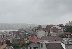 İstanbul'da kara bulutların geçişi görüntülendi