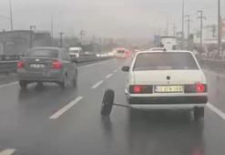 Seyir halindeki otomobilin aks demiri kırıldı
