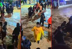 Sarıyer'de yollar göle döndü; sokağa halat gerip karşıya geçtiler