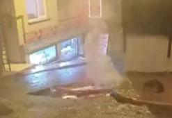 Beyoğlu'nda elektrik kabloları alev alev yandı