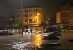 Yalova'da sel suları vatandaşı ve aracı sürükledi