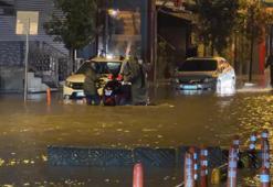 Kağıthane’de yasağa rağmen trafiğe çıkan motosikletliler suyla kaplanan yolda kaldı