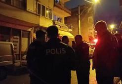 Bursa'da oğlunun bıçakla rehin aldığı anne, polisin operasyonuyla kurtarıldı