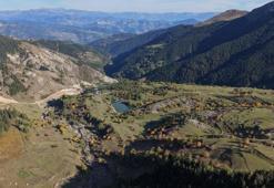 Artvin'in 'Sakin Şehir' ünvanlı ilçesi Şavşat'ta sonbahar güzelliği