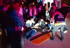 Otomobil park halindeki kamyonete çarptı: 2 yaralı
