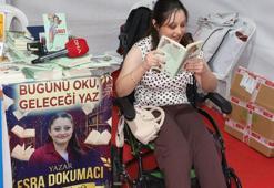 Yürüme engelli Esra, hayat hikayesini kitabı ‘Umut’ta anlattı