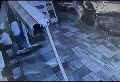 Fatih'te camiden içi para dolu çantayı çalan hırsızlar kamerada