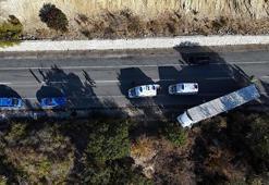 Kamyonet, karşı şeride geçen TIR'a çarpıp devrildi; 4 yaralı