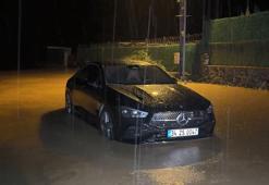 Şile’de sağanak nedeniyle otomobilde mahsur kalan 2 kişi kurtarıldı