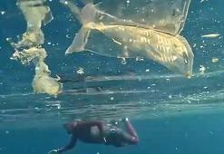 Yağışlar sonrası denizdeki plastik kirliliği kamerada