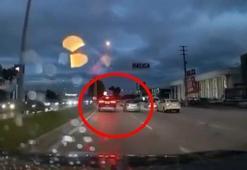 Bursa'da trafikte 2 sürücünün yol verme tartışması kamerada
