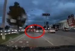 Bursa'da trafikte 2 sürücünün yol verme tartışması kamerada
