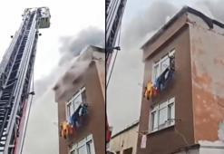 Fatih'te 3 katlı binanın terasında yangın; alevler bitişikteki binanın çatısına sıçradı