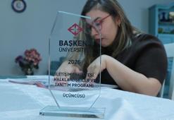 Üniversiteyi dereceyle bitiren serebral palsili Duru'nun hayali akademisyen olmak