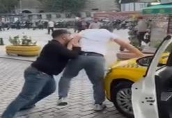 Fatih'te taksicilerin yumruklu 'yolcu alma' kavgası kamerada