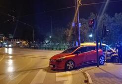 Bursa’da polisten kaçarken trafik lambasına çarpan alkollü sürücüye 420 bin lira ceza