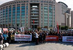 Sumud Filosu’na saldırı davası başladı; aktivistler ve avukatlar basın açıklaması yaptı