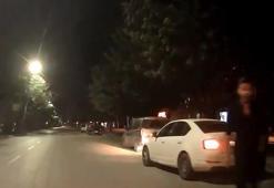 Adana’da selektör tartışmasında sürücünün küfür edip darp girişimi kamerada