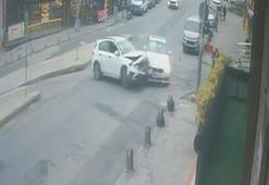 Arnavutköy'de 2 otomobilin çarpıştığı kaza kamerada