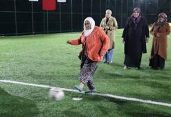 Kadınlar halı sahada Cumhuriyet coşkusunu yaşadı