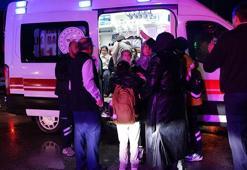 Servis minibüsü otomobille çarpıştı; 12 öğrenci hastaneye kontrole götürüldü