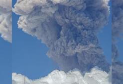 Filipinler'deki Mayon Yanardağı’nda patlama meydana geldi