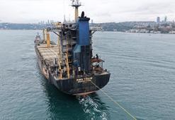 Karadeniz'de İHA saldırısına uğrayan gemi İstanbul Boğazı'ndan geçirildi