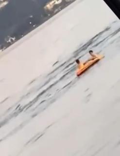Sarıyerde şişme botla denize açılan çocuklar kurtarıldı