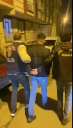 Sancaktepede 16 yaşındaki şüphelinin iş yeri kurşunladığı anlar kamerada