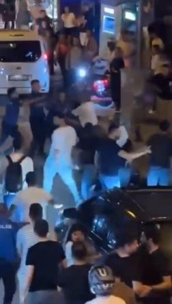Bayrampaşada kendilerini uyaran polislere saldıran şüpheliler yakalandı