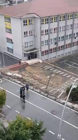 Sultangazide okulun istinat duvarı çöktü