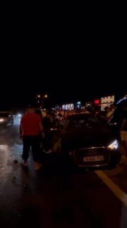 Otomobil ile motosikletin çarpıştığı kaza sonrası yakınları hastanede kavga etti: 2 yaralı